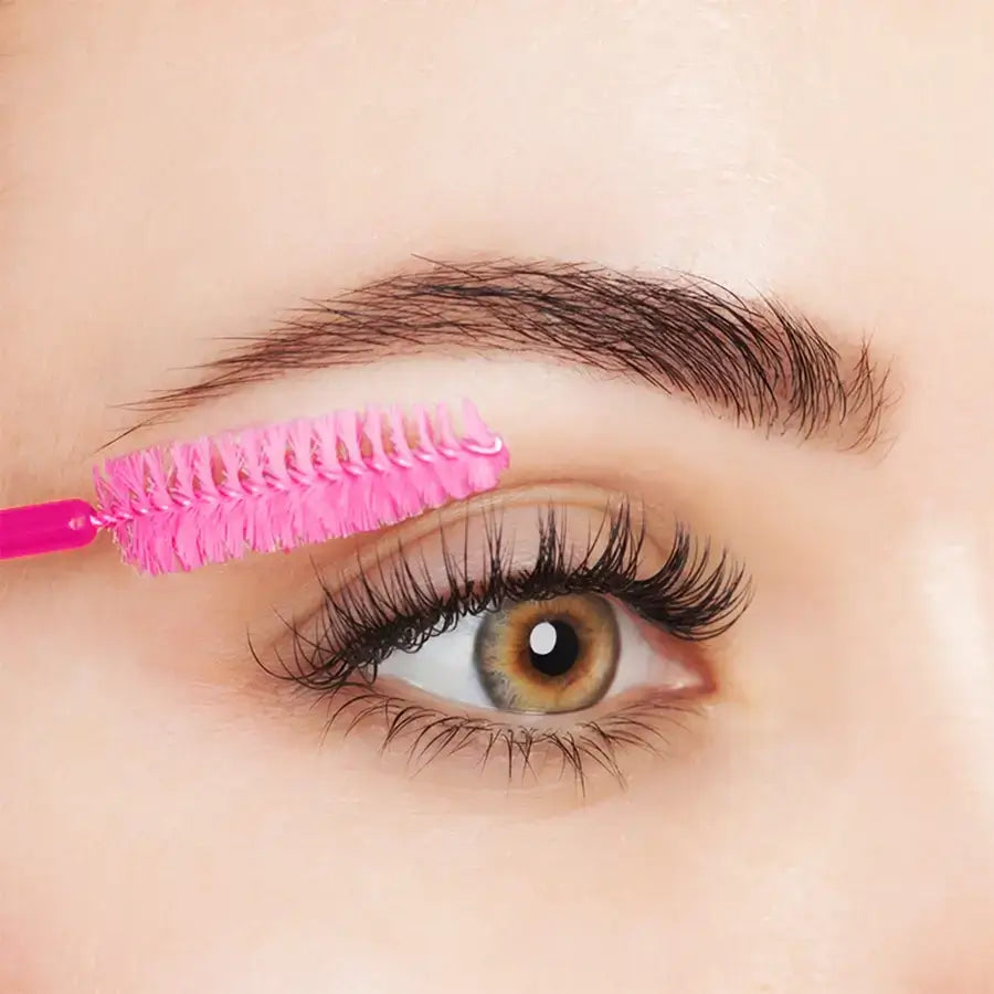 Application de mascara sur des cils
